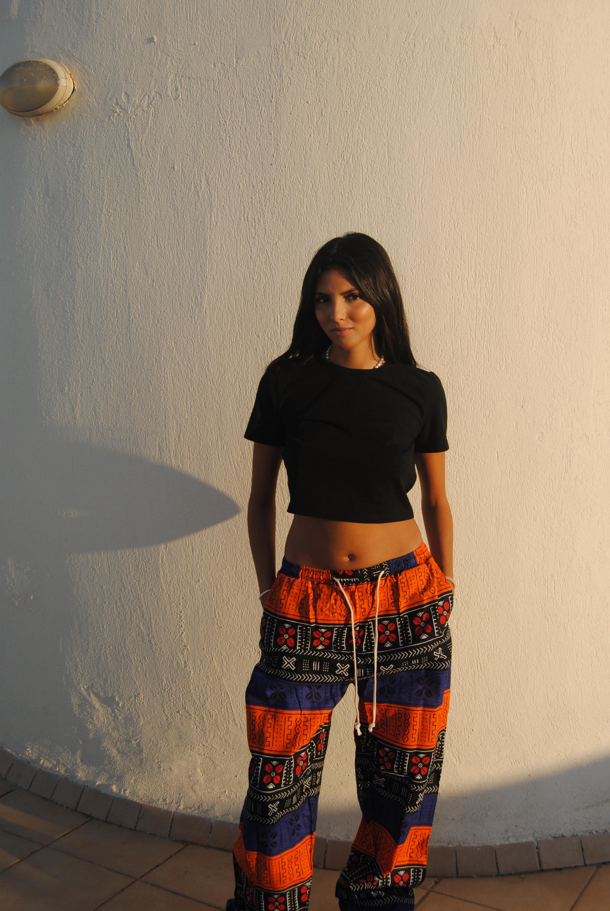 pantalon bleu noir orange